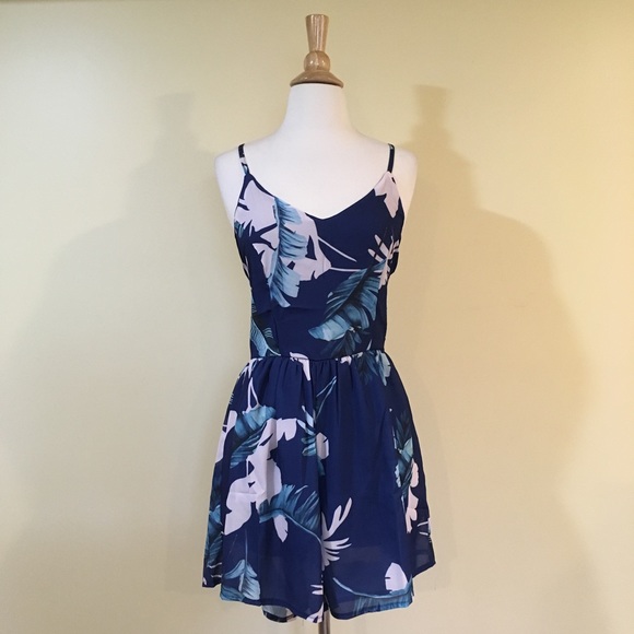 Tropical Floral Cross Back Romper - Picture 6 of 8